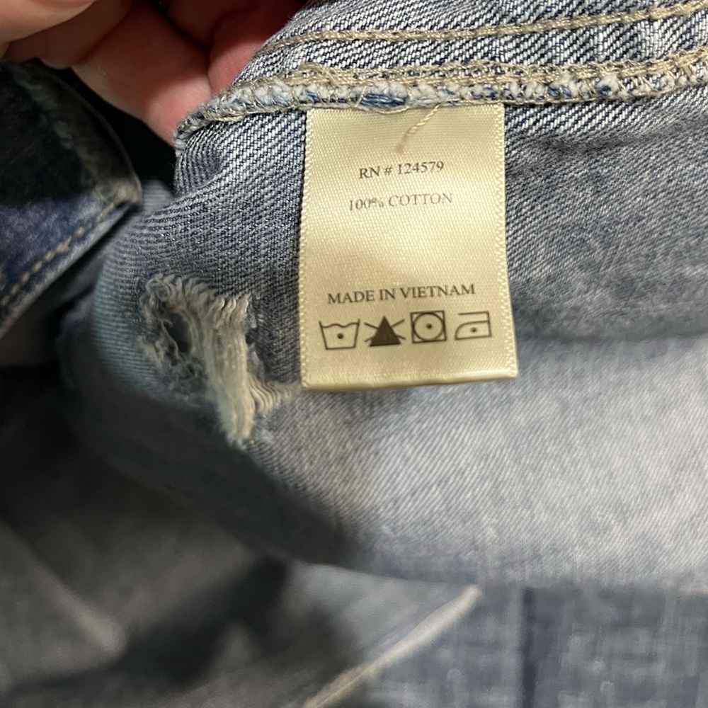 SOLD! Taking to consignment 7/31 Vici Layne distressed denim Jean jacket - Picture 16 of 16